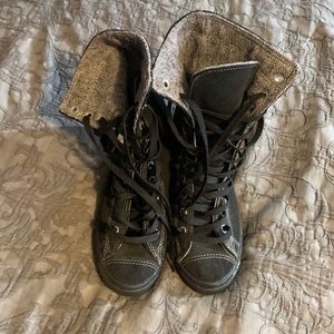 Converse wedge tennis shoes